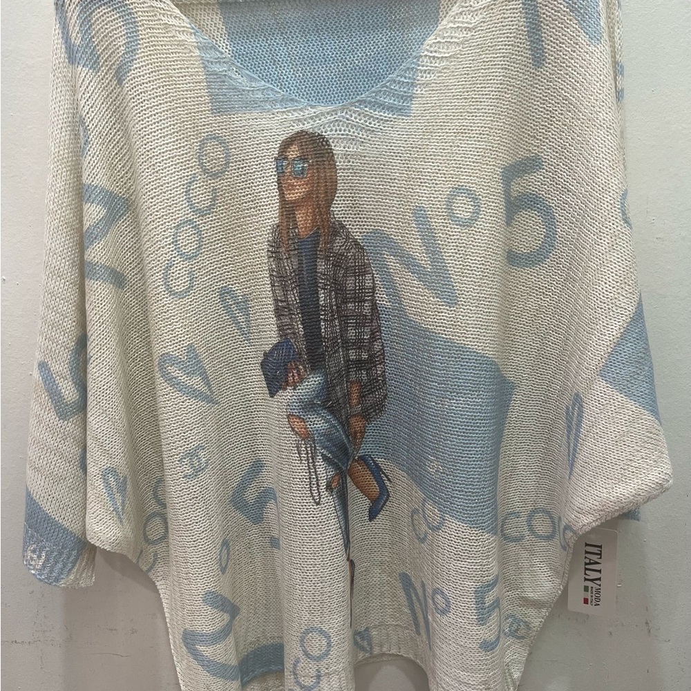 Trendy Women's Sweater in Blue and White